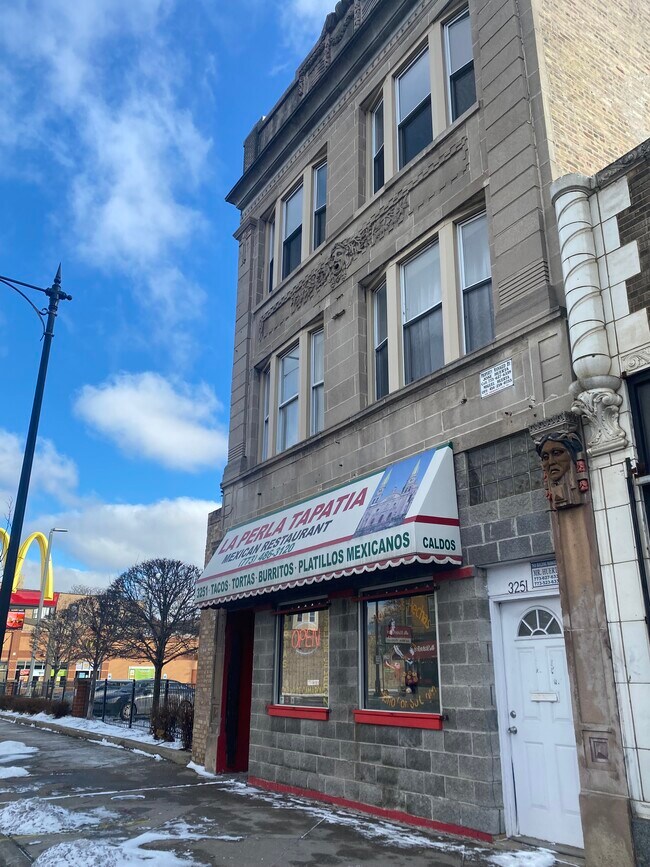 Building Photo - 3251 W North Ave