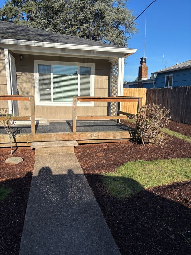 Building Photo - Adorable Renovated Single Family Home READY NOW