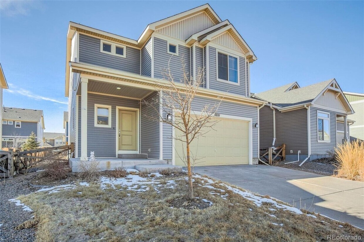 Primary Photo - A Gorgeous 3 Bed 3 Bath Home in Desirable ...
