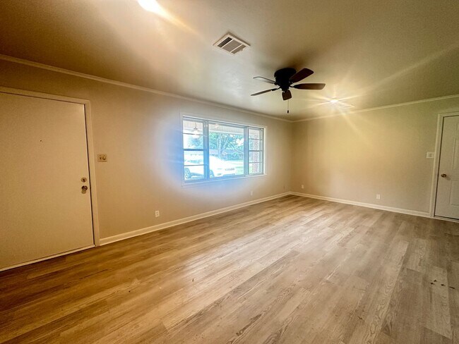 Building Photo - SOUTH BOSSIER HOME-CLOSE TO BAFB-FRESH PAINT