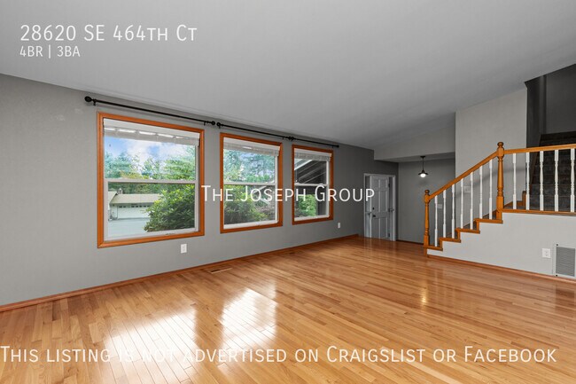 Building Photo - Beautiful and spacious 4 bed/2.5 bath in E...