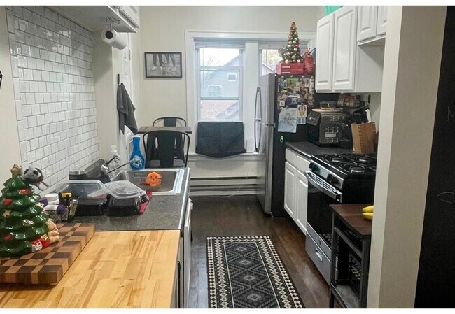 Foto del edificio - 3819 N Greenview Ave