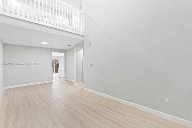 Foto del edificio - 10761 SW 7th St