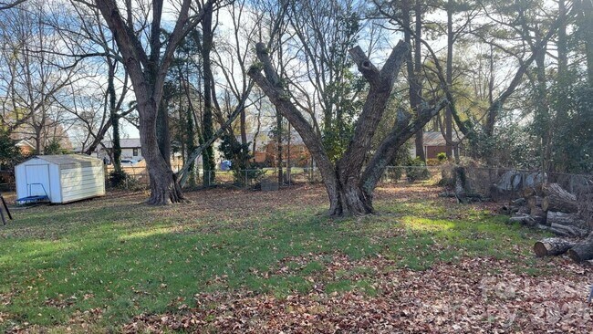 Building Photo - 715 Tom Hunter Rd