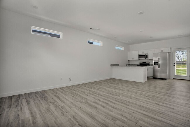 Foto del edificio - BRAND NEW 2 BR 2 BA Near Walmart HQ!