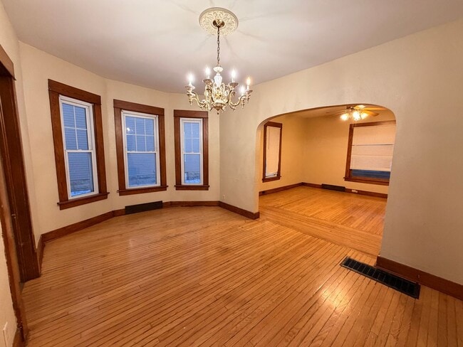 Foto del edificio - Spacious 3 bed 2 bath house $950