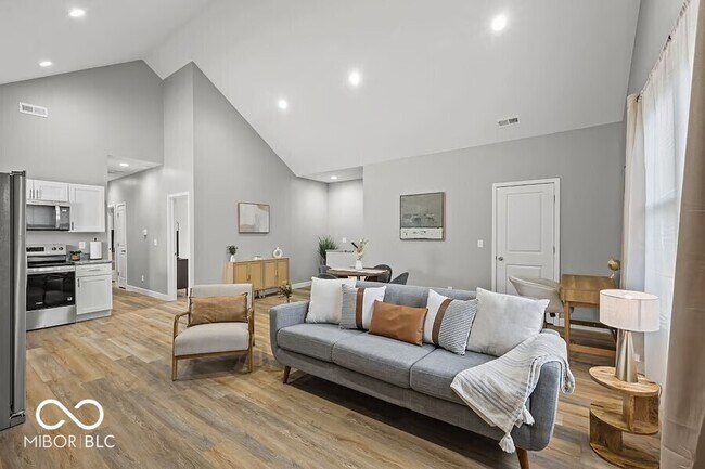 Building Photo - 44 E Parkview Ave