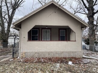 Building Photo - 1217 SW Medford Ave