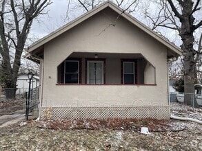 Building Photo - 1217 SW Medford Ave