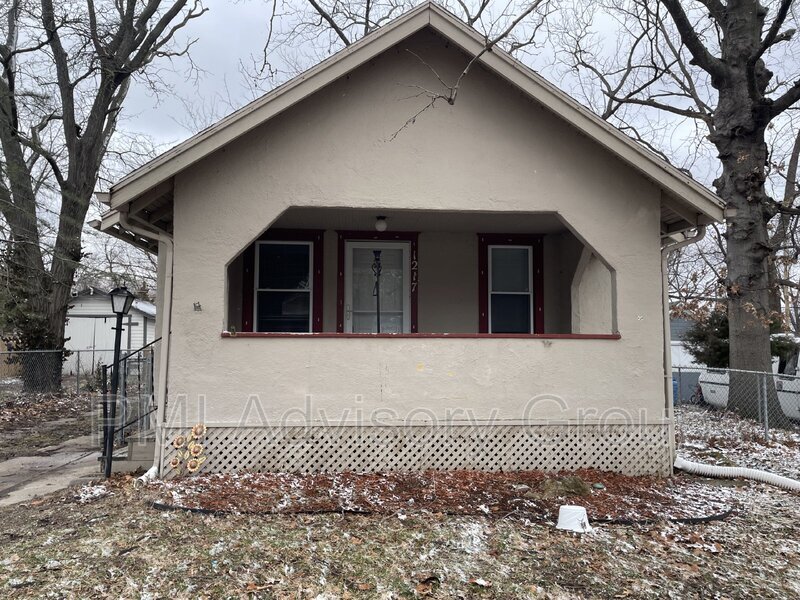 Primary Photo - 1217 SW Medford Ave
