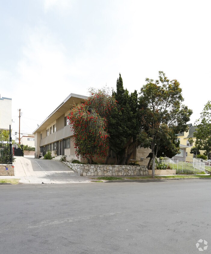 Primary Photo - 836 S Kingsley Dr
