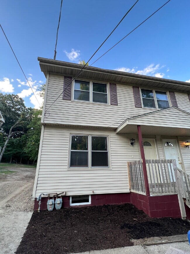 Foto del edificio - 3 Bedroom Duplex on South Side of Des Moines Available!
