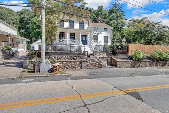 Building Photo - 324 Woodbine Ave