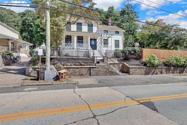 Foto del edificio - 324 Woodbine Ave