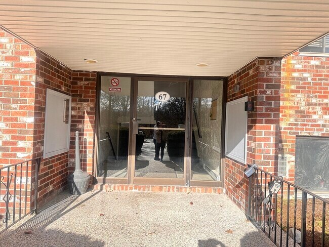 Foto del edificio - 67 Milliken Ave