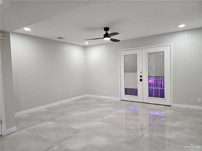 Building Photo - 10 Tori Ln