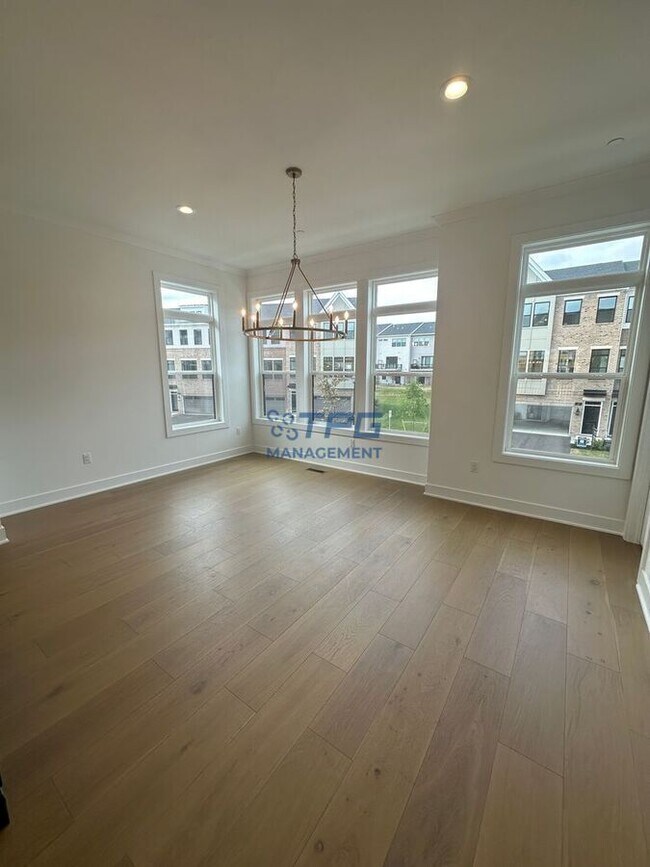 Building Photo - 17 Waller Dr