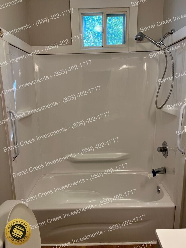 Foto del edificio - 2-Bed 1-Bath House