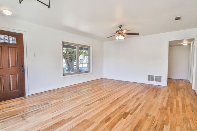 Building Photo - 1709 39th St