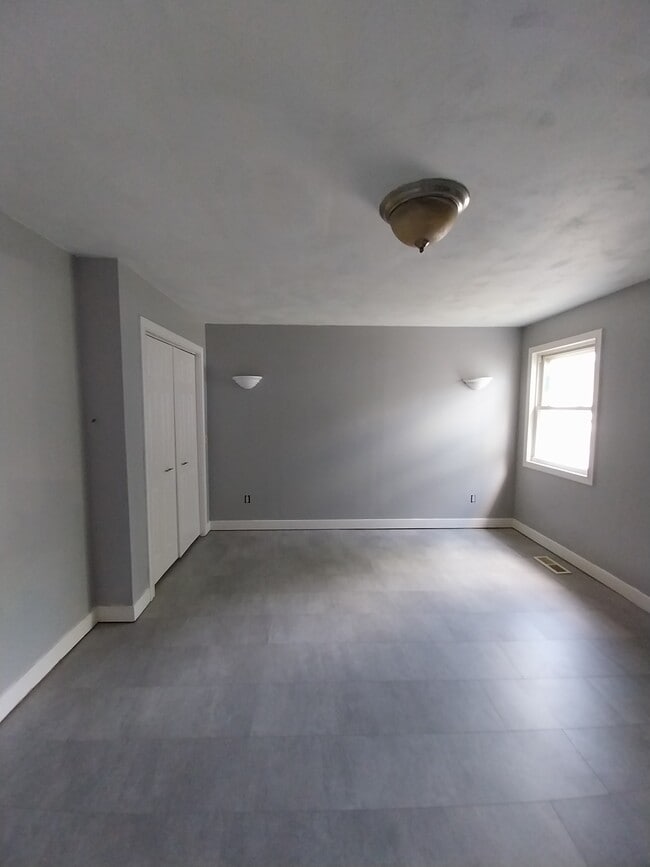 Building Photo - 18420 Parkmount Ave