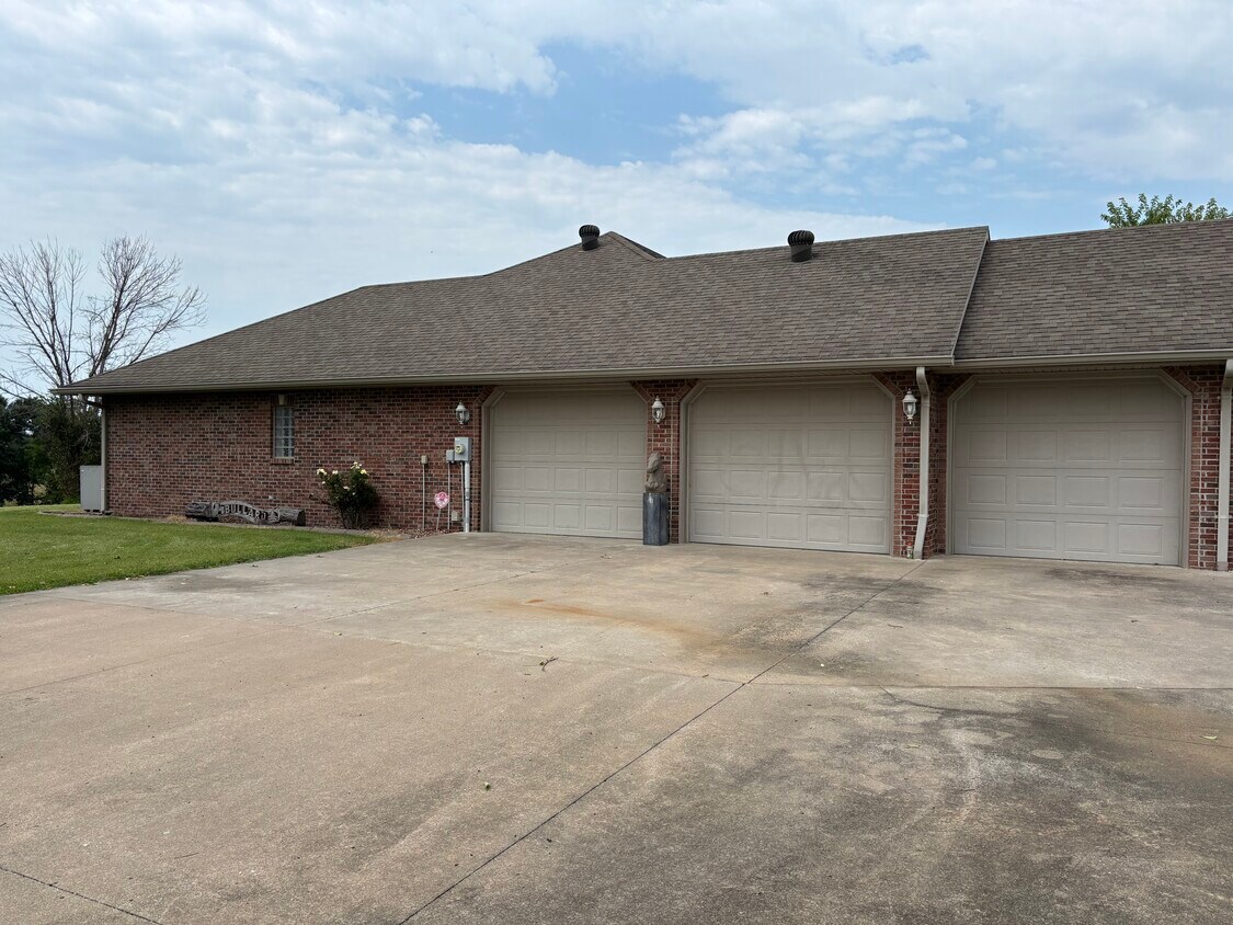 Foto del edificio - 5225 E Dee Woods Rd