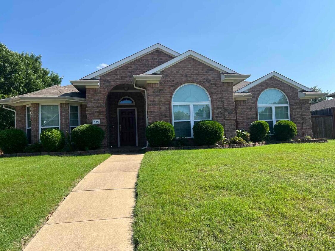 Primary Photo - 410 Lakedale Dr