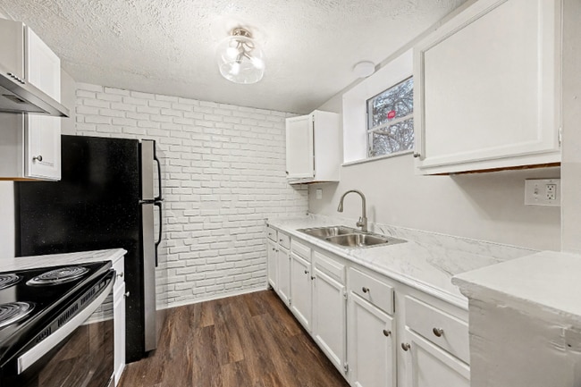 Building Photo - 562 Glenwood Ave