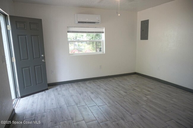 Building Photo - 2850 Shwonda Ave NE