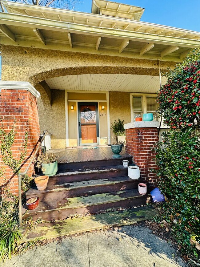 Building Photo - Gorgeous 4bdrm/1.5bth Home Located on Seminary Avenue in Richmond's North Side!!