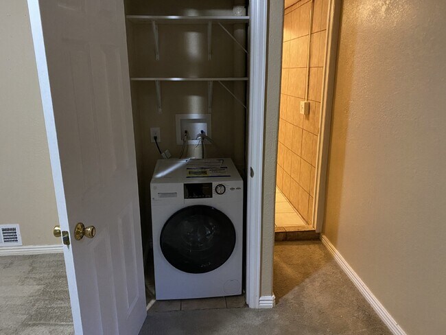 Foto del edificio - Cozy apartment in Potter Highlands!
