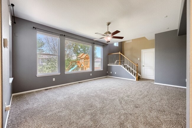 Foto del edificio - 4 Bed 3 Bath Home with Yard Available Now!