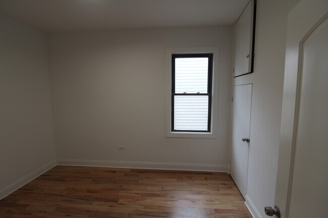 Building Photo - 2245 W Augusta Blvd