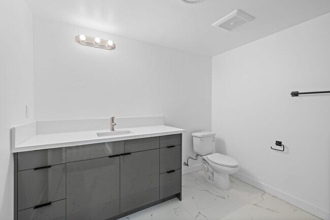 Building Photo - 12714 S Figueroa St