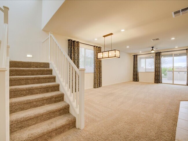 Foto del edificio - 4 bed/3 bath