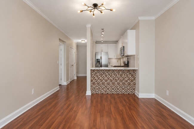 Building Photo - 5 E 14th Pl