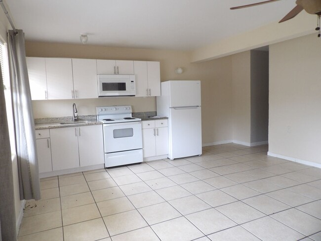 Building Photo - 708 Avenue A