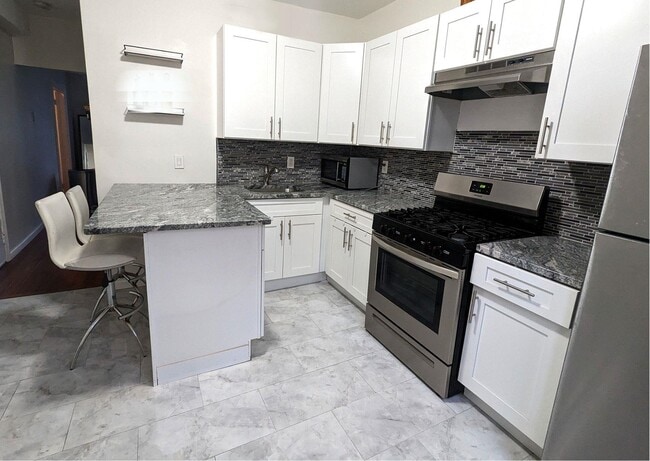 Building Photo - 582 60th St