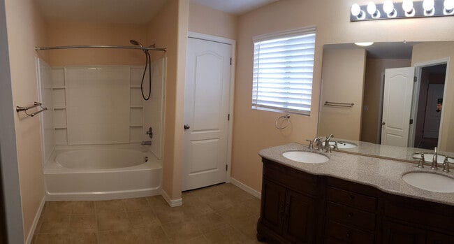 Photo - 262 Wellington Dr House