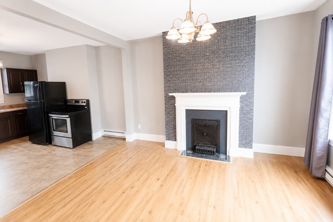 Building Photo - 129 Craigmillar Ave