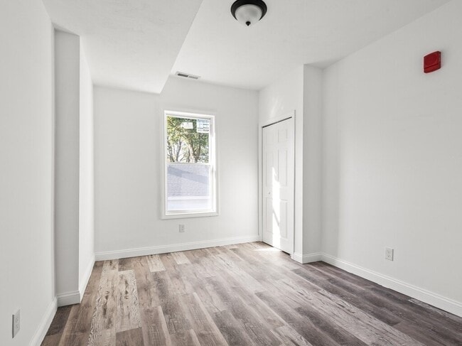 Building Photo - 42 William St