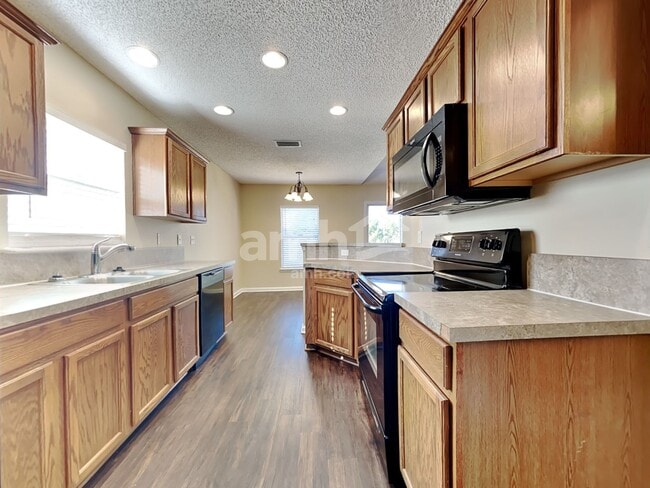 Building Photo - 6885 Southern Oaks Dr W