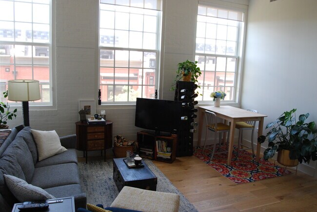 Foto del edificio - 1324 E St SE