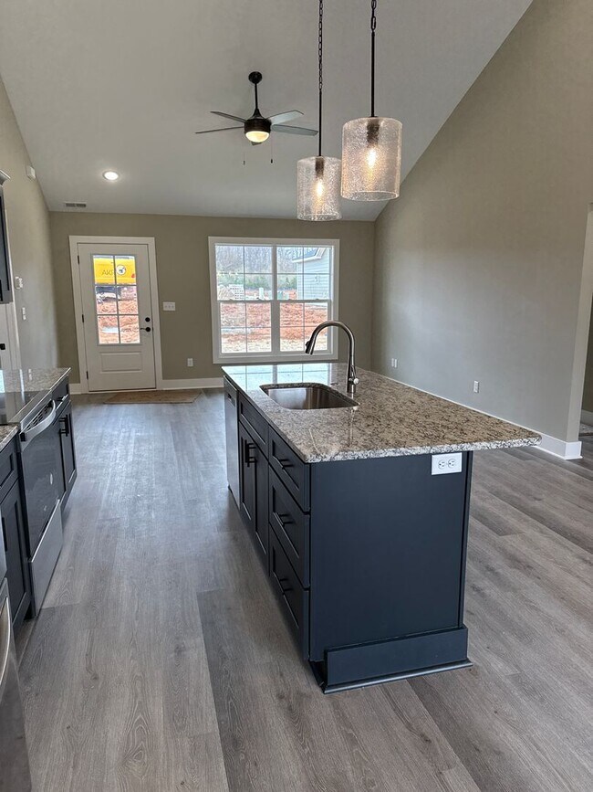 Building Photo - Cozy Cottage