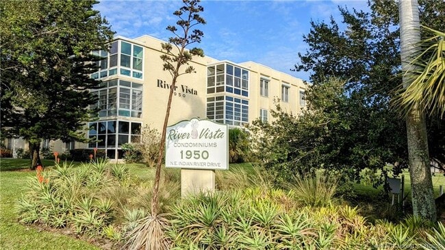 Building Photo - 1950 NE Indian River Dr