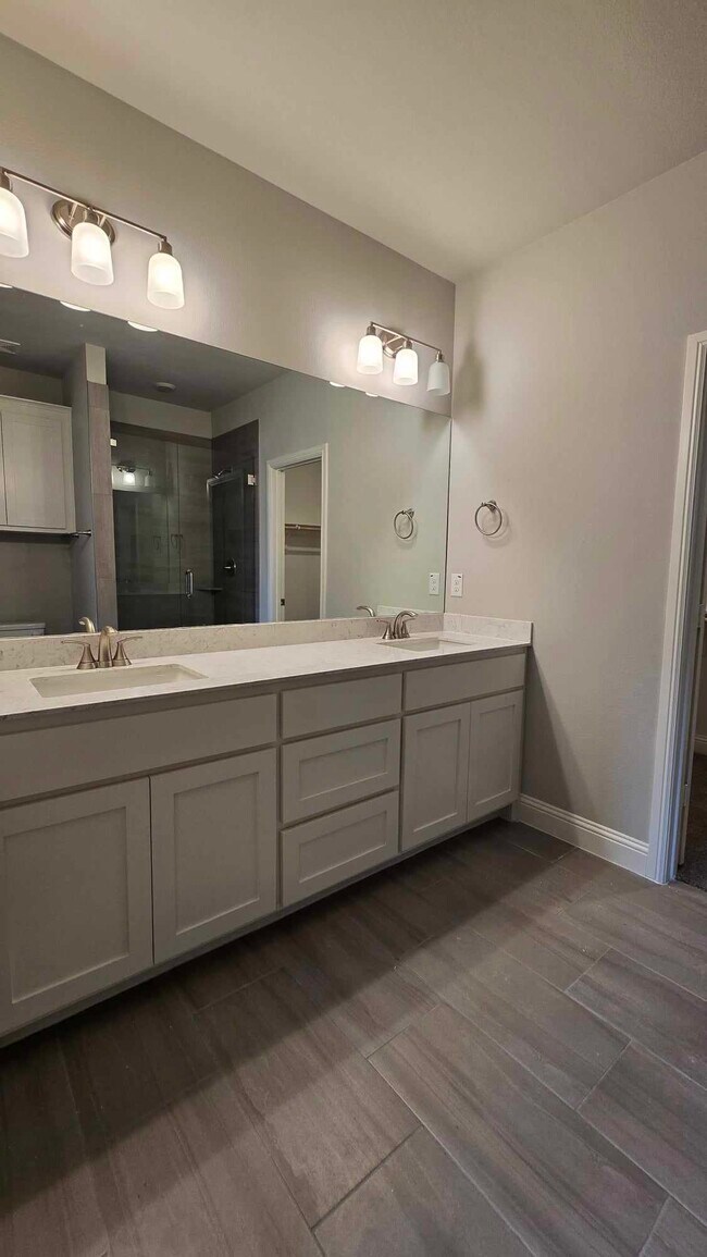 Building Photo - 262 Waters Ridge Dr