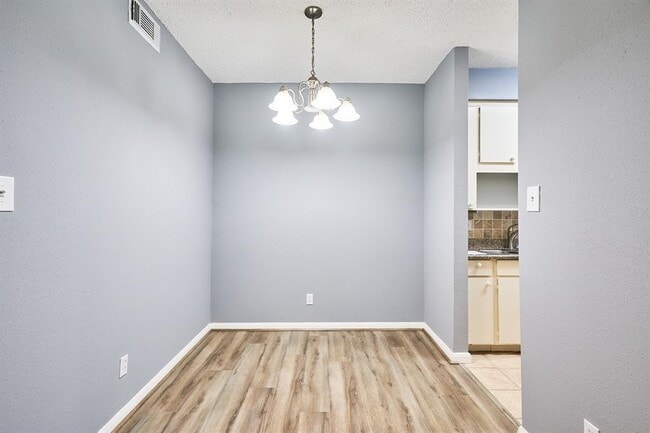 Building Photo - 10047 Westpark Dr