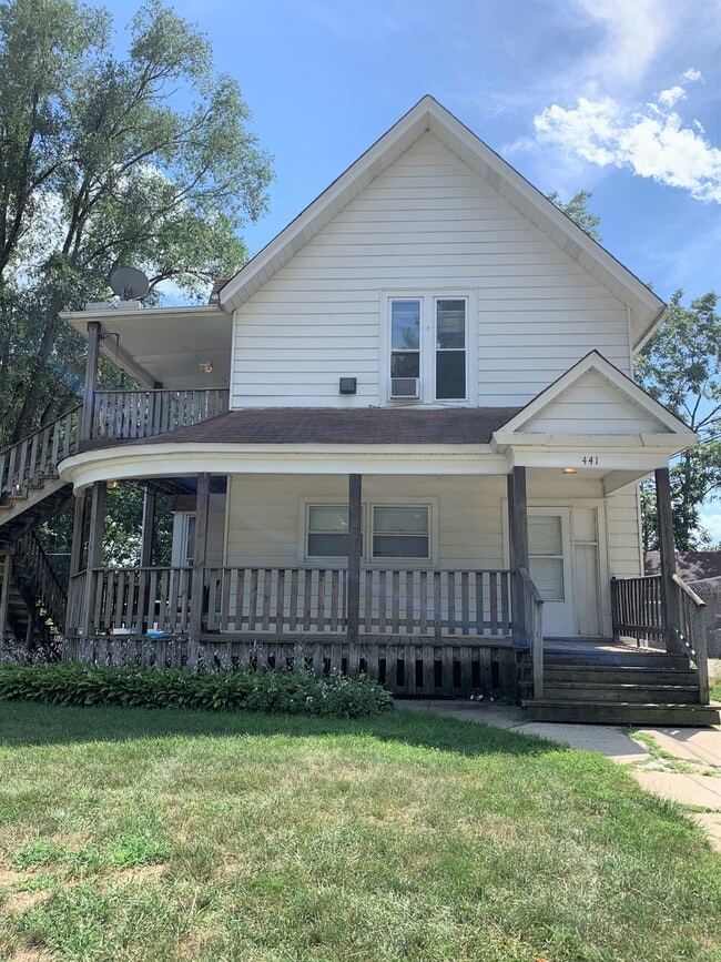 Building Photo - 441 Addison St