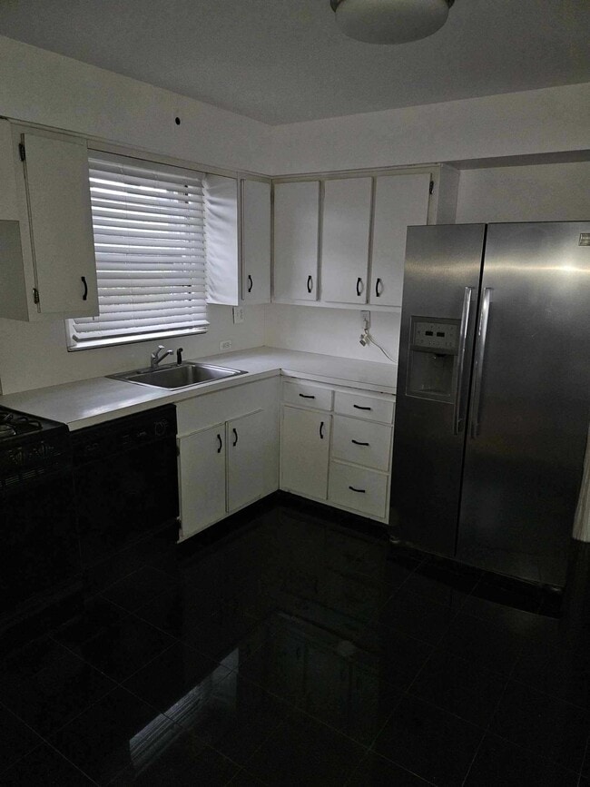 Kitchen - 128 E Maple St