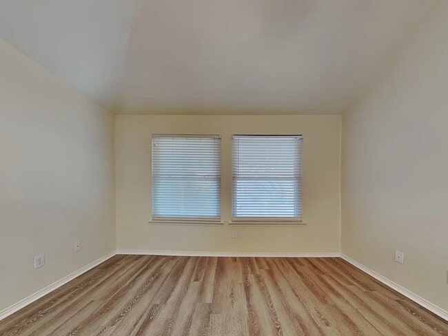 Foto del edificio - 9701 Westmere Ln