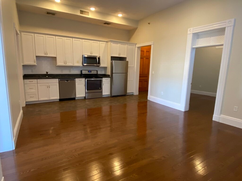 9 Mt Vernon St Unit A, Winchester, MA 01890 Room for Rent in